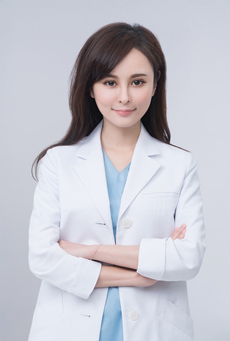 雅偲牙醫蔡昀蓉醫師,臺大牙體復形美容牙科專科訓練